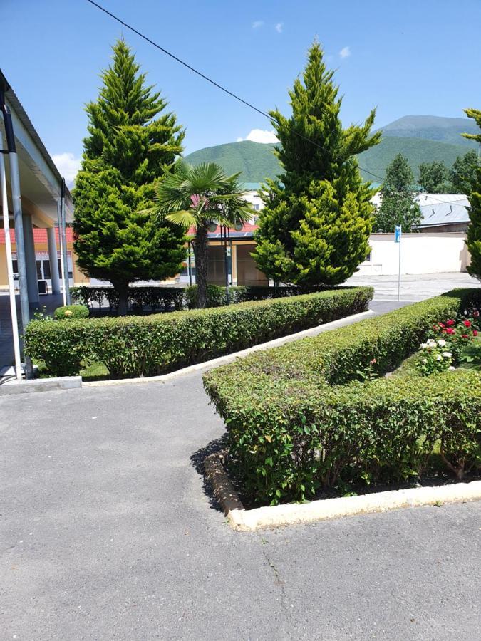 Sheki Avtovagzal Motel Bagian luar foto