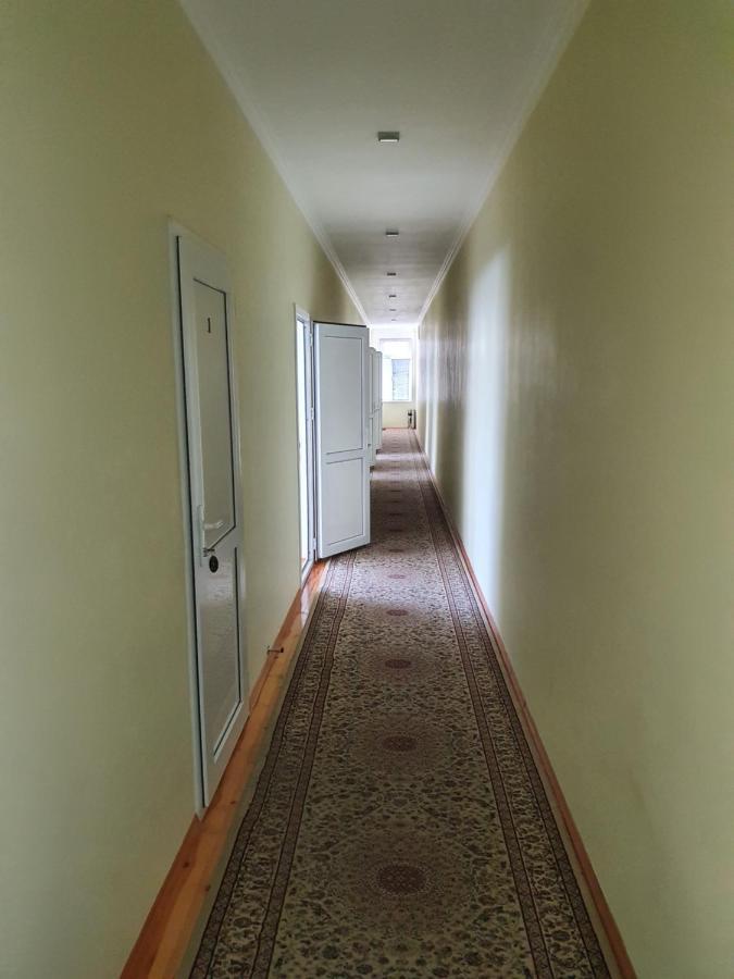 Sheki Avtovagzal Motel Bagian luar foto