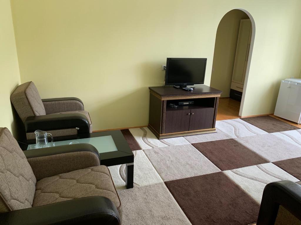 Sheki Avtovagzal Motel Bagian luar foto