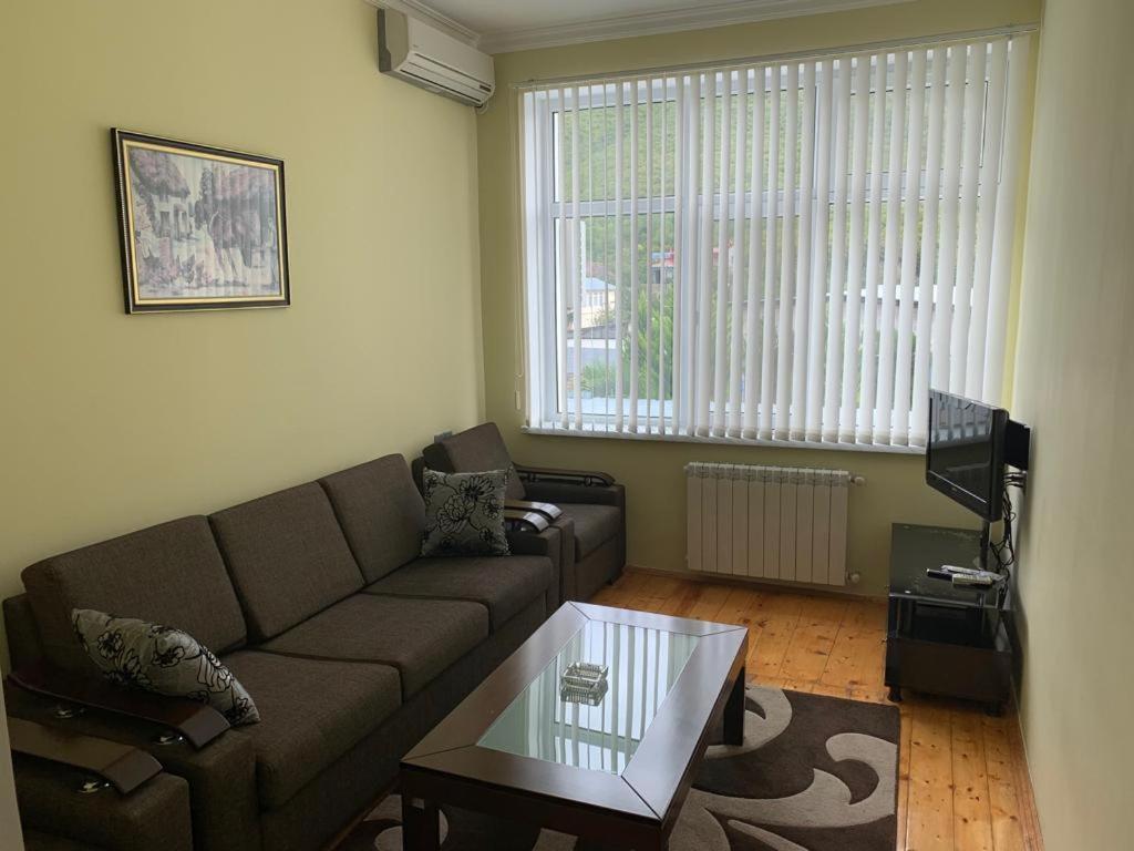 Sheki Avtovagzal Motel Bagian luar foto