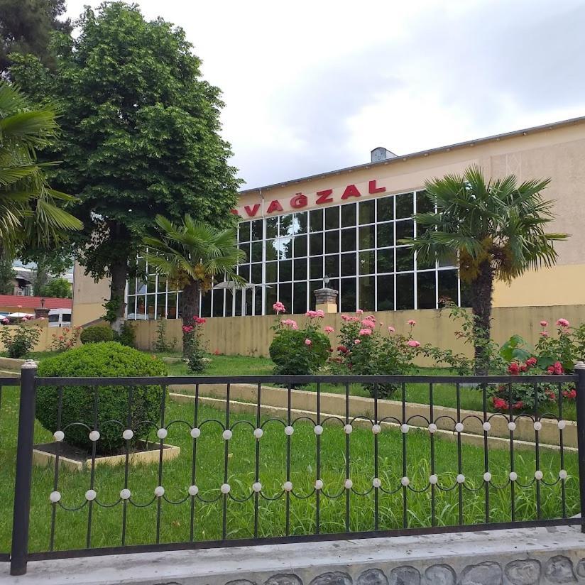 Sheki Avtovagzal Motel Bagian luar foto